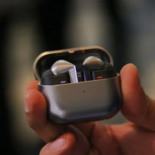 هدفون بلوتوثی سامسونگ مدل Galaxy Buds3 Pro دارای نویز کنسلینگ فعال (ANC)، درگاه شارژ USB T 101661778